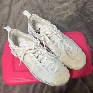 Women’s 6.5 - NIKE VAPOR MAX PLUS - WHITE